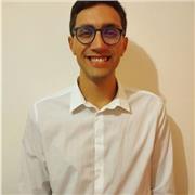 Laureato in filosofia, storia e scienze umane, impartisce lezioni private e in gruppo per supporto allo studio e recupero